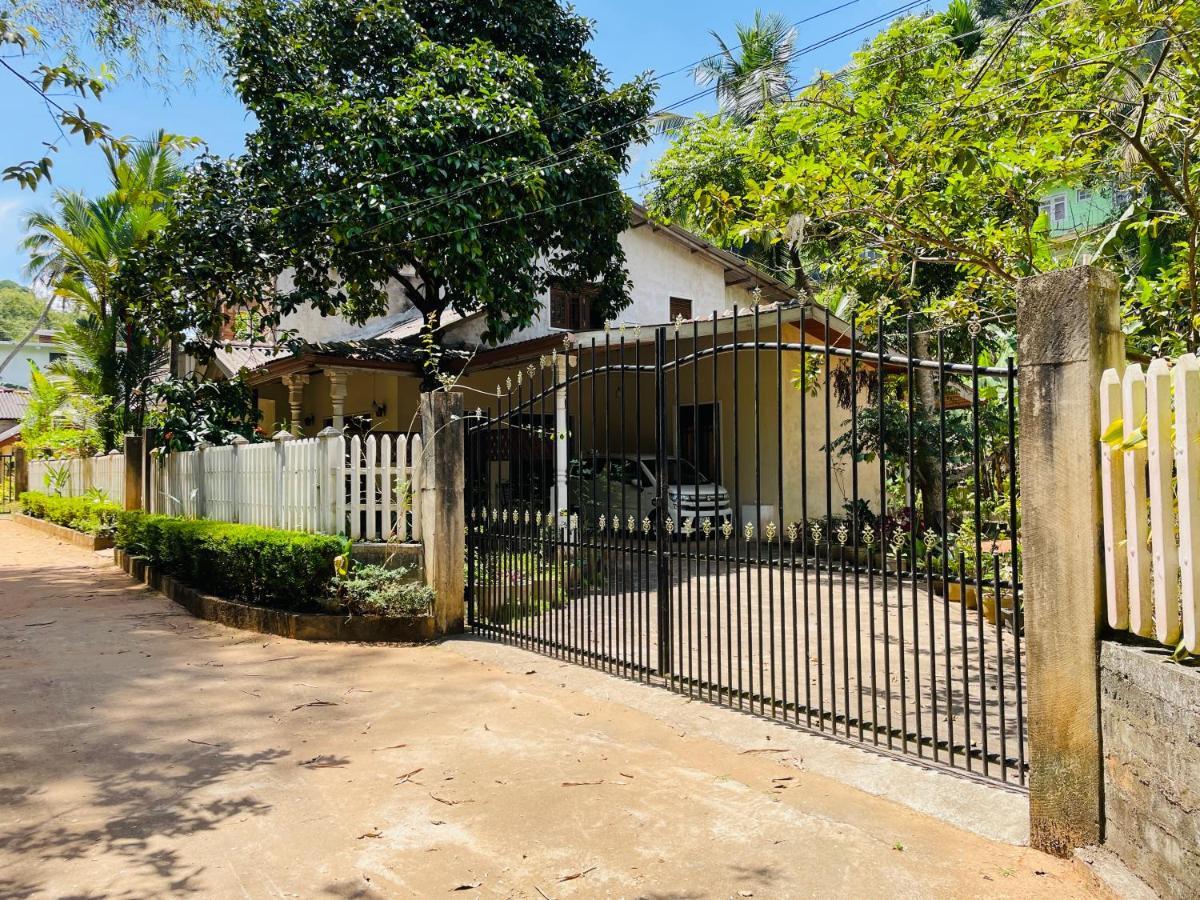 Unique Villa Kandy Luaran gambar